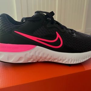 Brand new women’s Nike renew run 2